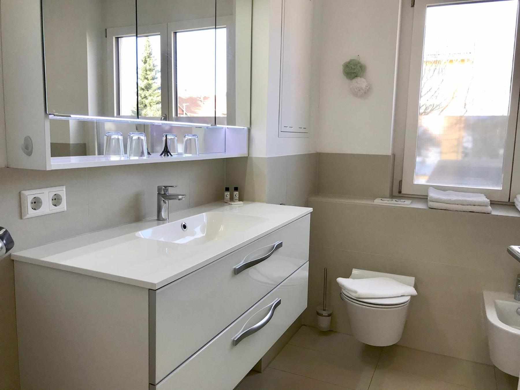 Ferienwohnung Central 1St Floor - Hochwertige Wohnung Mit Balkon Und Aufzug Линдау Экстерьер фото